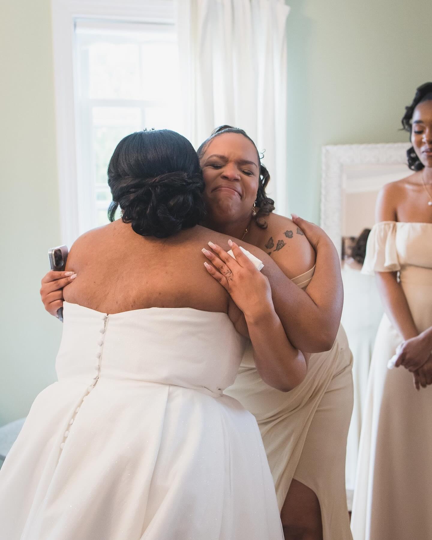 An Elegant Champagne and Black Manor Wedding: The Tale of College Sweethearts | Rose Hill Manor | Leesburg, Virginia